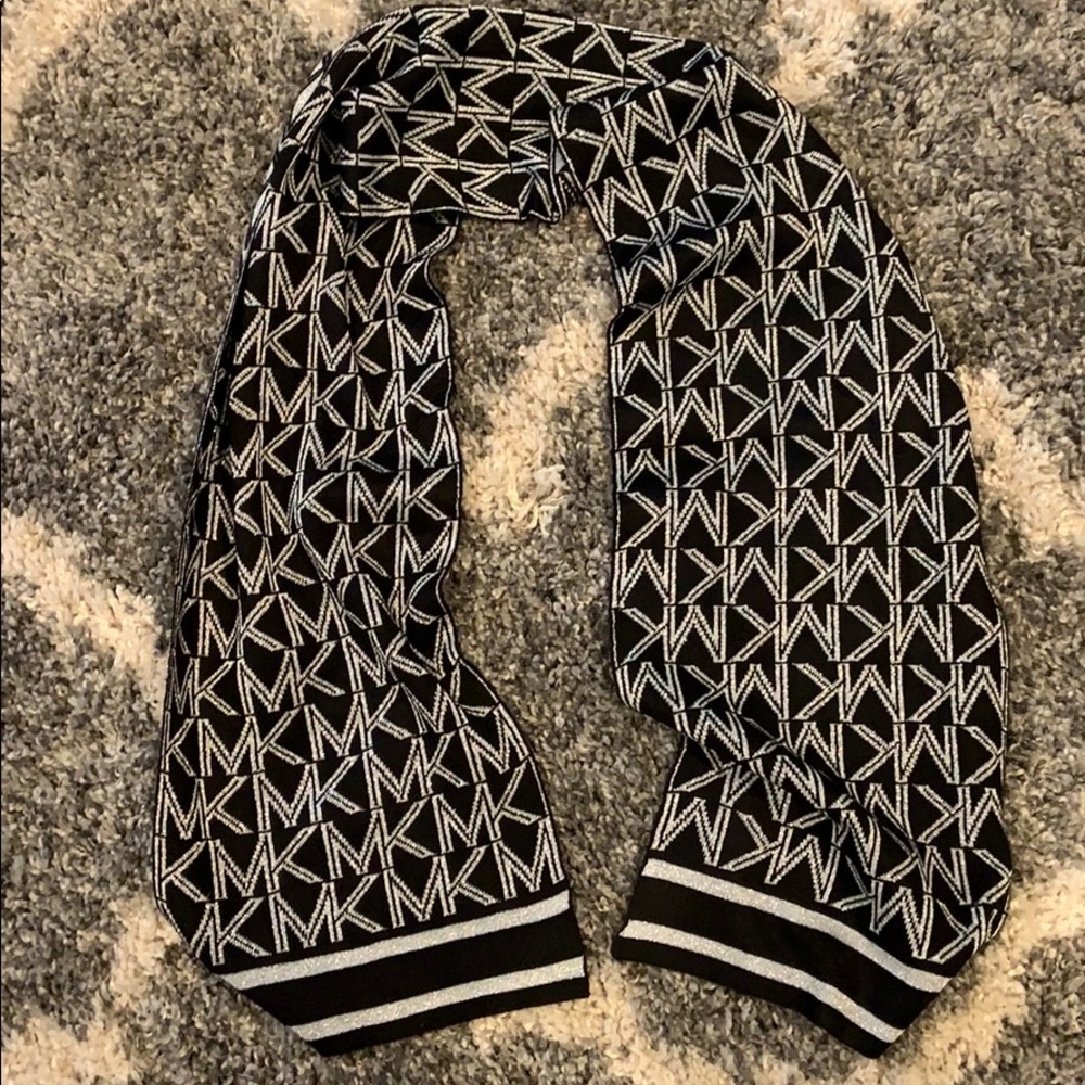Michael Khors Reversible Scarf